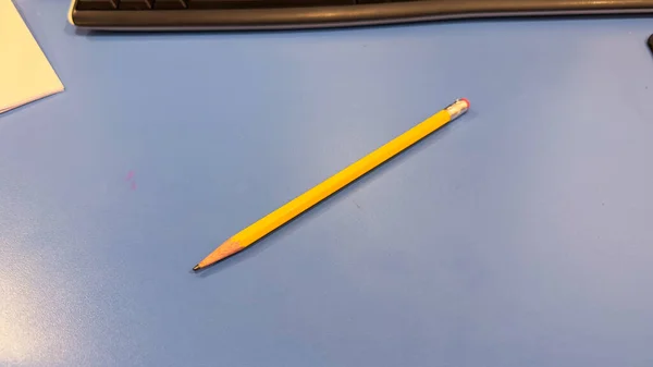 Bleistift Und Bleistift Auf Weißem Hintergrund — Stockfoto