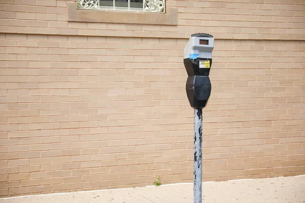 Samostatný Parkovací Automat Stojí Jako Symbol Městského Života Časových Omezení — Stock fotografie