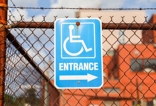 Niebiesko Biały Symbol Wózka Inwalidzkiego Szyldzie Reprezentujący Dostępność Integrację Dla — Zdjęcie stockowe