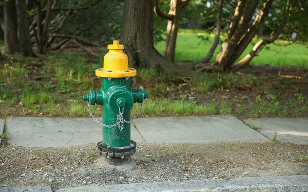 Wasserhydrant Auf Der Straße — Stockfoto