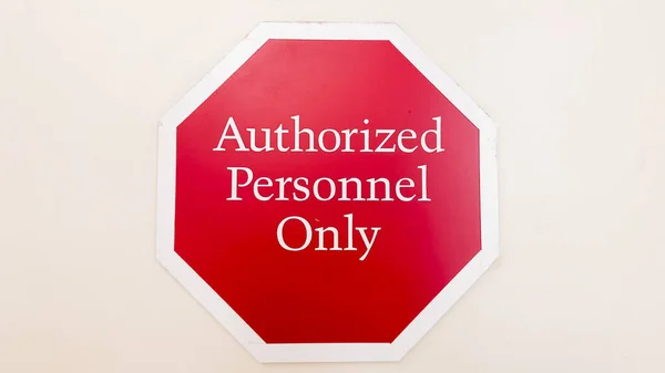 Authorized Personnel Only Schränkt Den Zugang Ein Und Vermittelt Exklusivität — Stockfoto