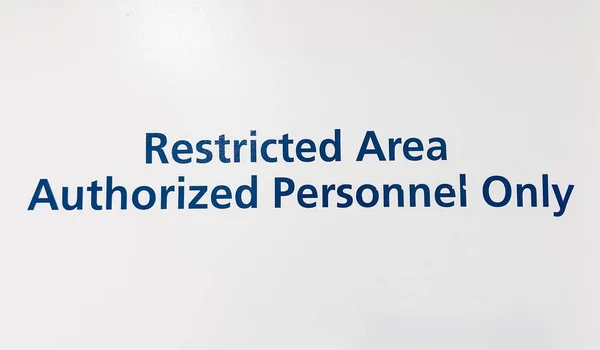 Personale Autorizzato Solo Limita Accesso Trasmettendo Esclusività Sicurezza Riservatezza Area — Foto Stock