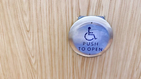 Primer Plano Signo Discapacidad Azul Blanco Que Simboliza Accesibilidad Inclusividad —  Fotos de Stock