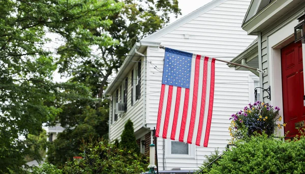 Bandera Estados Unidos Símbolo Del Patriotismo Libertad Ondea Orgullosamente Contra —  Fotos de Stock