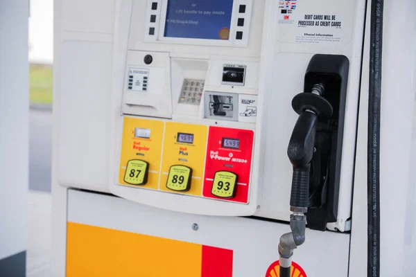 Exhibición Los Precios Gasolinera Que Muestra Cifras Crecientes Simbolizando Impacto —  Fotos de Stock