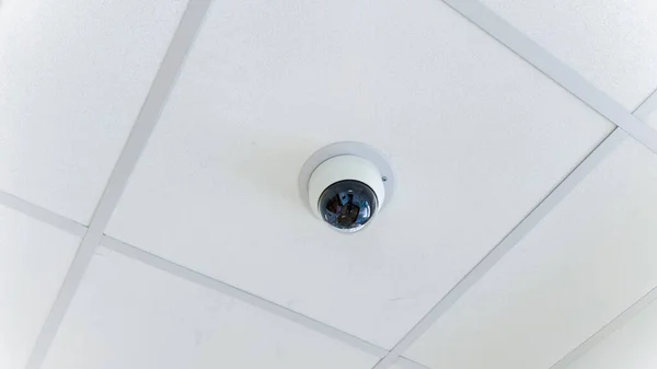 Überwachung Und Schutz Diese Überwachungskamera Fängt Ein Gefühl Der Wachsamkeit — Stockfoto
