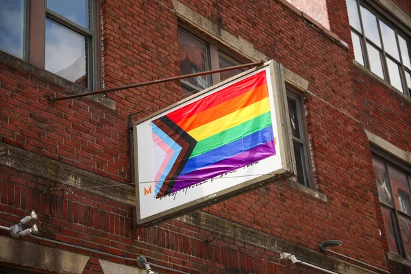 자랑거리 무지개 깃발은 속에서 다양성을 찬양하는 제15 — 스톡 사진