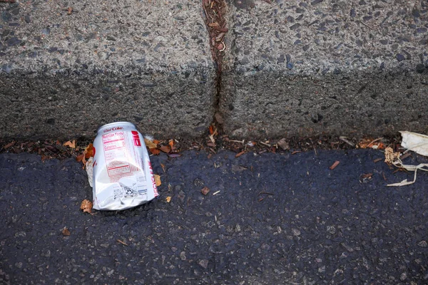 Hulladék Utcák Eldobott Cigarettacsikkek Műanyag Zacskók Szemét Szimbolizálja Környezet Romlását — Stock Fotó