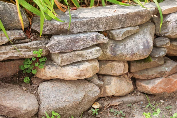 Kamienna Ściana Wytrzymałej Fakturze Symbolizującej Wytrzymałość Stabilność Odporność Jego Ponadczasowe — Zdjęcie stockowe