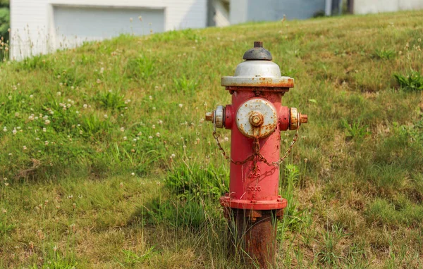 Der Feuerwehrhydrant Steht Prominent Auf Der Straße Und Steht Für — Stockfoto