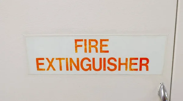 Feuerlöscher Und Schild Die Für Sicherheit Und Vorsorge Stehen Symbolisch — Stockfoto