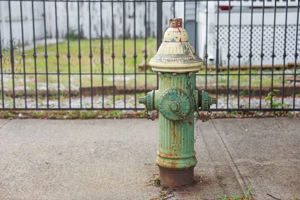 消火栓は安全と備えの象徴であり コミュニティを火災から守る上で重要な役割を果たしています — ストック写真