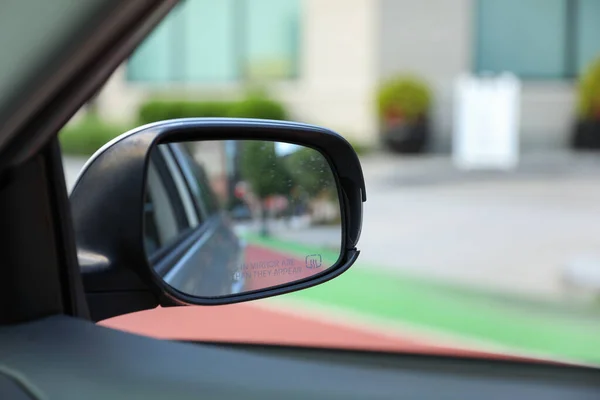 Car Mirror Reflects Both Practicality Introspection Symbolizing Self Reflection Awareness — Stock Photo, Image