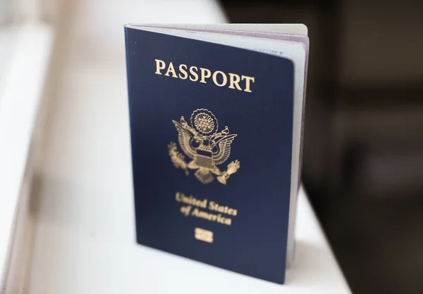 持机票的护照 — 图库照片