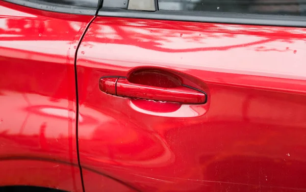 白いハンドルの赤い車 — ストック写真