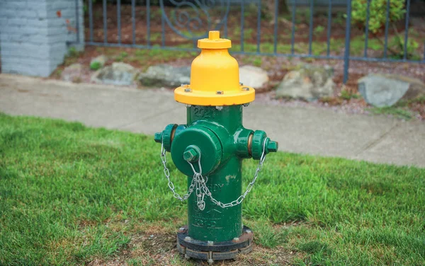Żółty Hydrant Ulicy Miasta — Zdjęcie stockowe