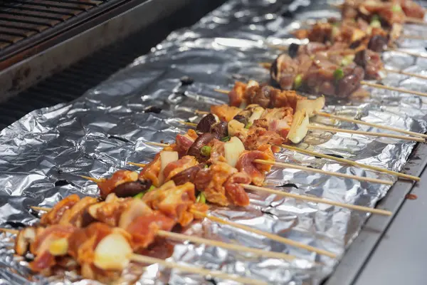 Parrilla Shish Kebab Pinchos Una Barbacoa Shish Kebab Fuego —  Fotos de Stock