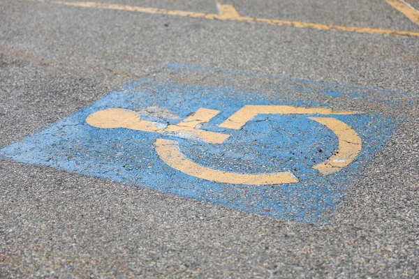 Señal Aparcamiento Para Personas Con Discapacidad — Foto de Stock