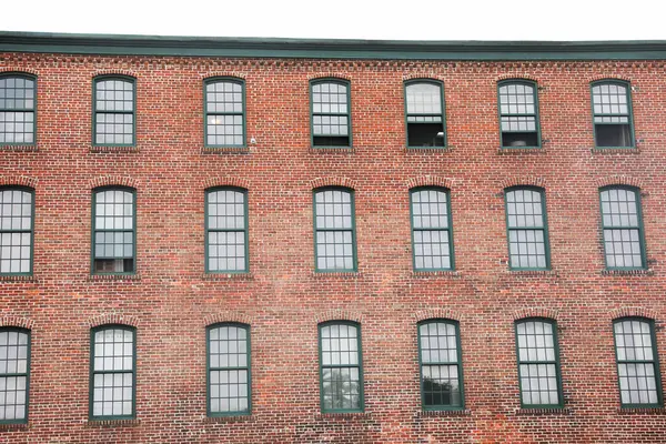 マサチューセッツ州ボストンのダウンタウンにあるレンガ造りの建物の窓 — ストック写真