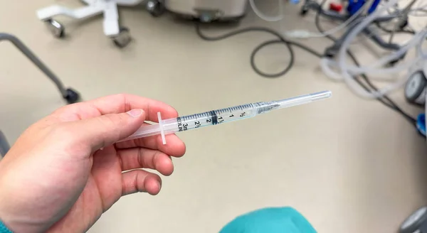 Close Hand Holding Syringe — Stock Photo, Image