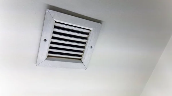 Sistema Ventilazione Sul Soffitto Della Casa — Foto Stock