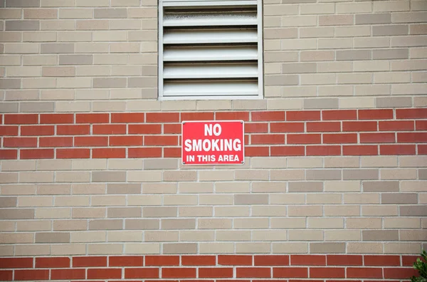 Знак Куріння Будівлі Місті — стокове фото