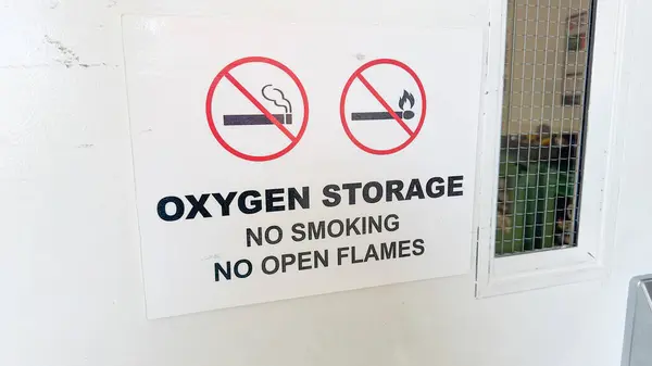 Zeichen Für Rauchverbot Einem Gebäude — Stockfoto