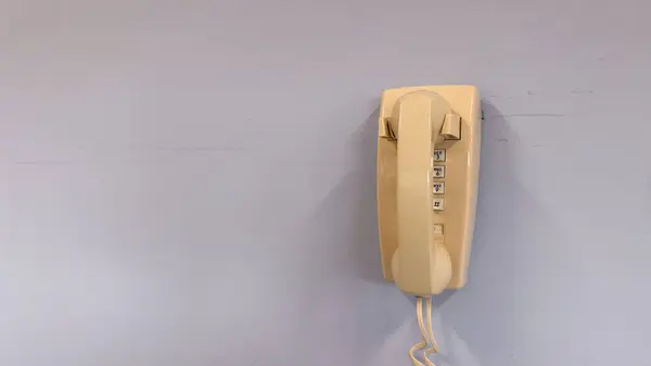 Telefonhörer Auf Weißem Wandhintergrund — Stockfoto