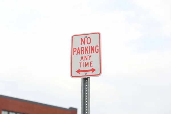 ロンドン市の通りにある駐車場のサイン — ストック写真