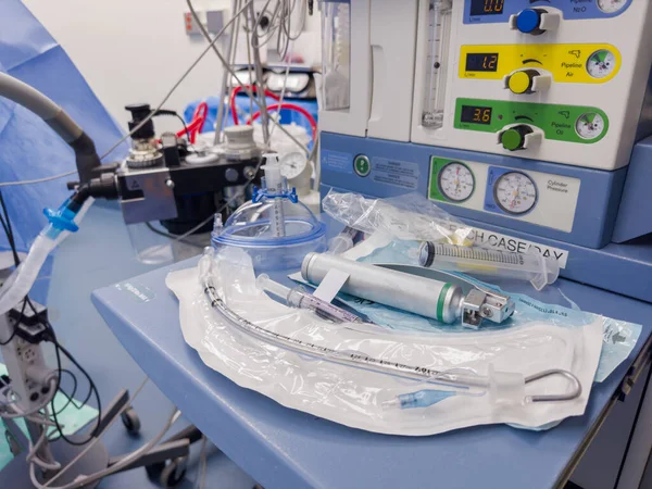 病院の医療マスクと機器 — ストック写真