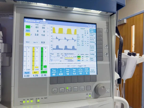 手術室にある最新の医療機器 — ストック写真