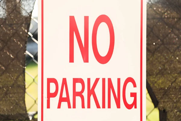 Відсутність Знака Паркування Червоному Тлі — стокове фото
