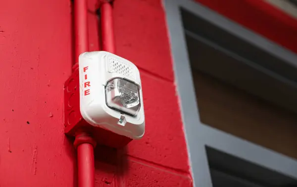 Kamera Bezpieczeństwa Czerwonym Światłem — Zdjęcie stockowe