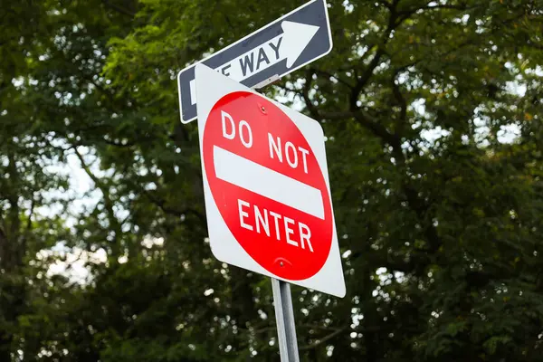 トリエステ市の道路標識と標識 — ストック写真