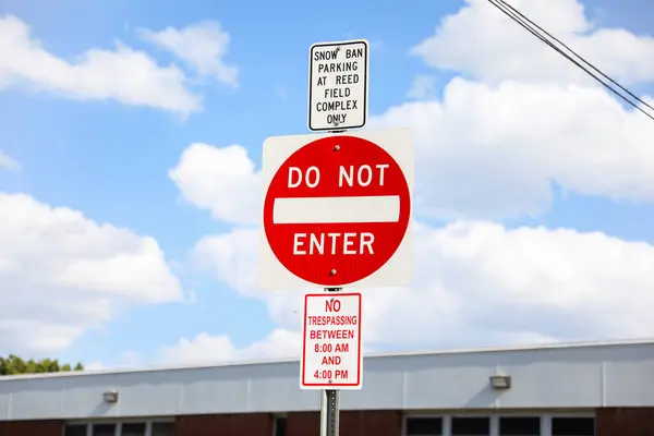 Keine Parkverbotsschilder Und Schilder — Stockfoto