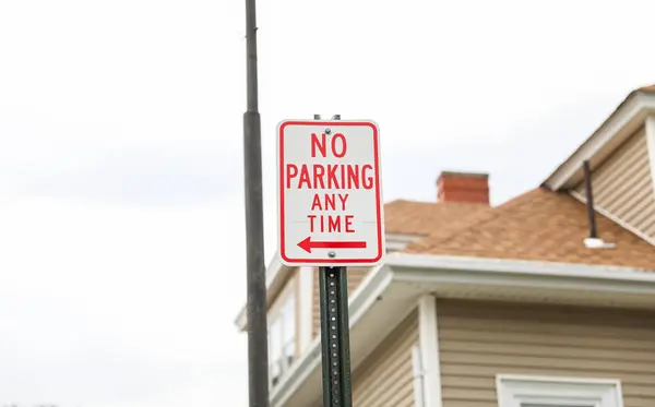 Žádná Parkovací Značka Ulici — Stock fotografie