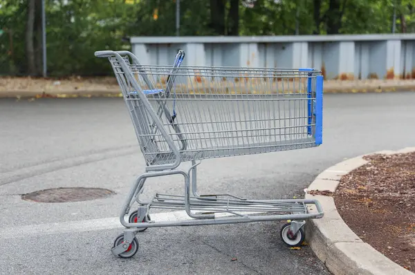 Shopping Cart Sidewalk — Stock Photo, Image