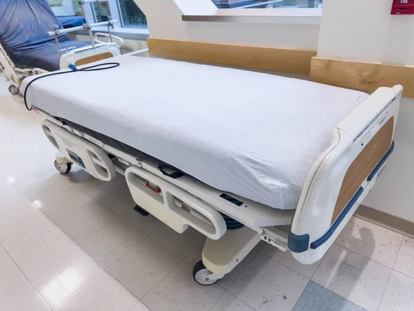 Пустая Кровать Больничной Палате — стоковое фото