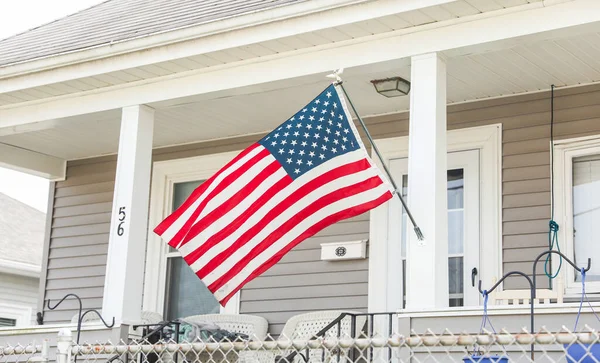 Αμερικανική Σημαία Ένα Σπίτι Στο Κέντρο Της Ουάσιγκτον — Φωτογραφία Αρχείου