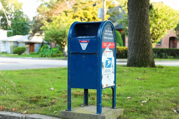 Briefkasten Auf Der Straße — Stockfoto