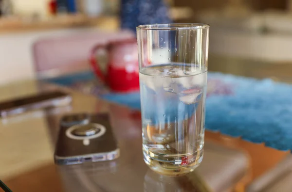 Glas Vatten Bordet Hotellet — Stockfoto