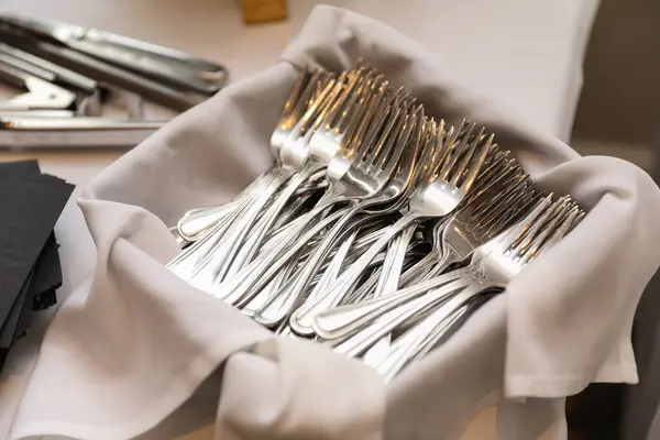 cutlery set with cutlery