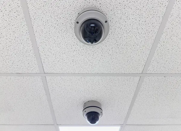 建物内のセキュリティカメラ — ストック写真