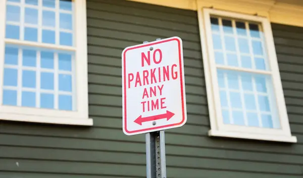 都市の駐車標識 — ストック写真