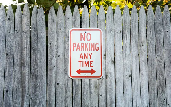 在停车场禁止停车标志 — 图库照片