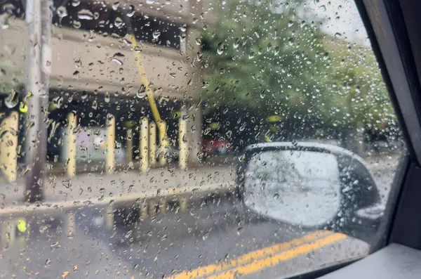 Mokre Okno Samochodu Deszczowy Dzień — Zdjęcie stockowe