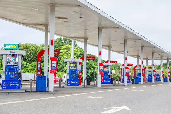 Бензинова Станція Блакитним Небом Ліцензійні Стокові Зображення