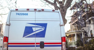 Washington DC caddesinde posta minibüsü zarfı.