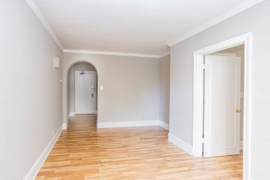 Beyaz duvarları olan boş bir koridor. İç dizayn. 3d oluşturma 