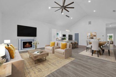 Kanepesi ve şöminesi olan modern oturma odasının içinde.